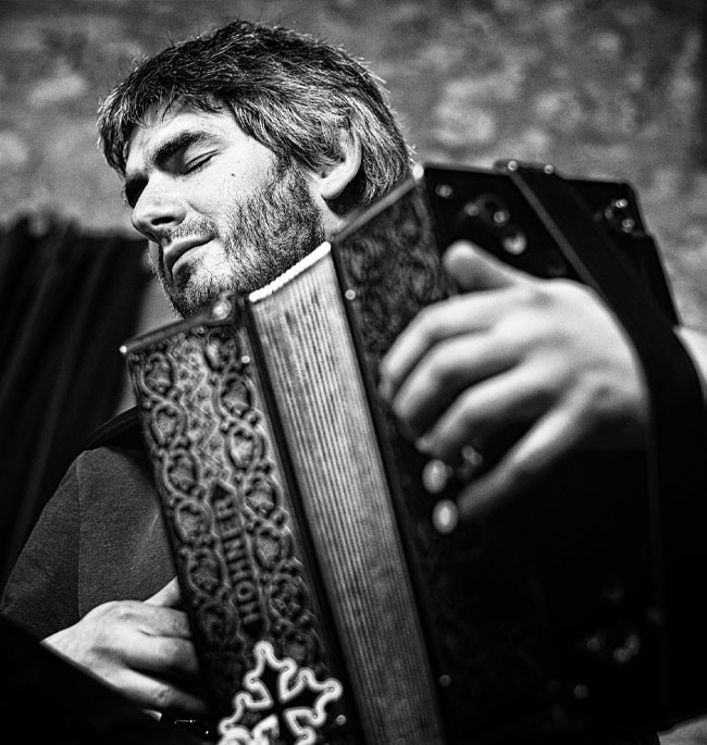 photo musicien Adrien FOUCHIER accordéon-BD